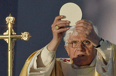 eucharist_BXVI_quies.png